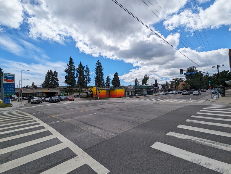 12900 Riverside Dr, Sherman Oaks, CA for sale - Building Photo - Image 2 of 9