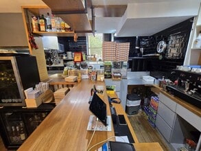 Retail in Barcelona, Barcelona for lease Interior Photo- Image 2 of 14