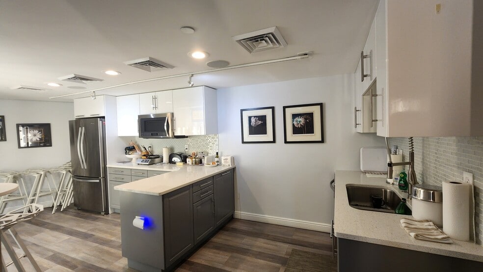 1350 Lawrence St, Denver, CO for sale - Interior Photo - Image 2 of 8