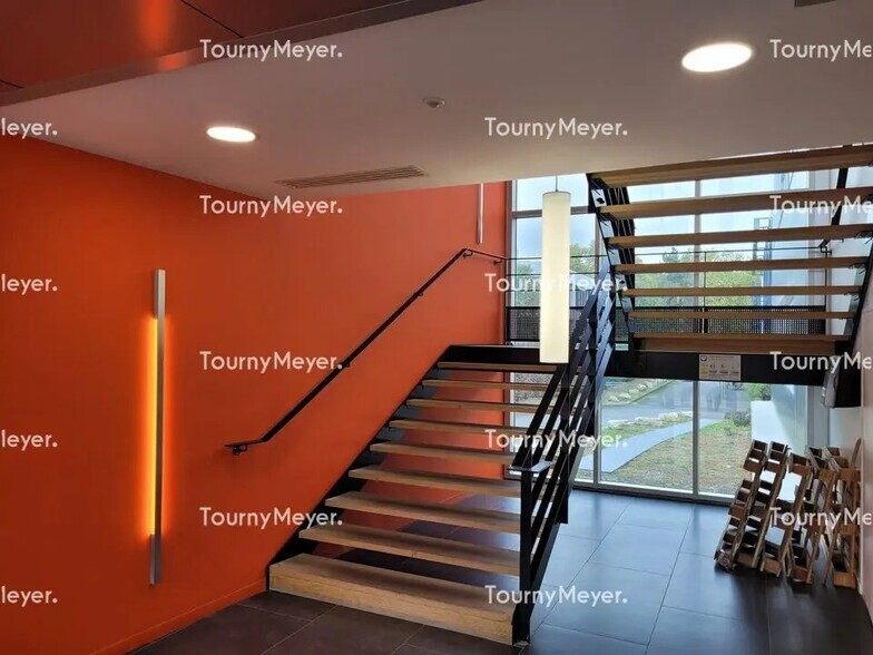 Office in Bordeaux for lease - Building Photo - Image 2 of 8