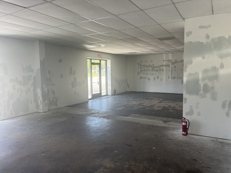 1861 N Nova Rd, Daytona Beach, FL for lease - Interior Photo - Image 2 of 13