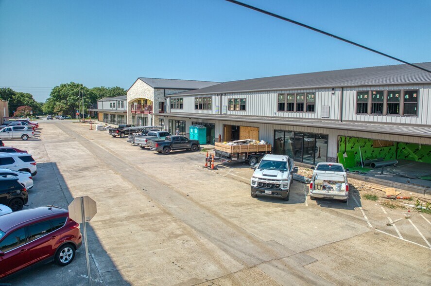 301 W Main St, Midlothian, TX for lease - Building Photo - Image 2 of 11