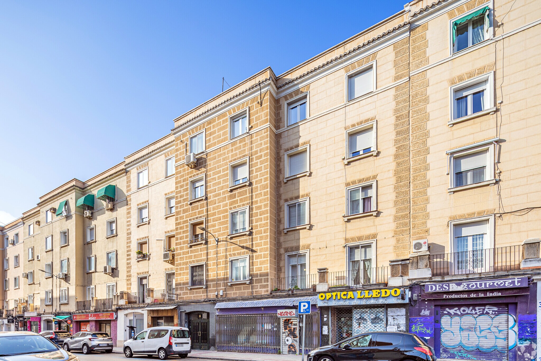 Calle Ricardo Ortiz, 26, Madrid, Madrid for sale Primary Photo- Image 1 of 1