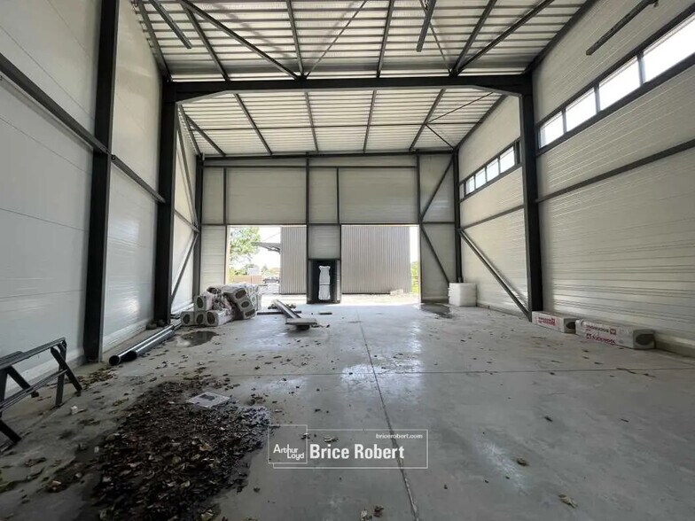 Office in Brindas for lease - Building Photo - Image 3 of 4