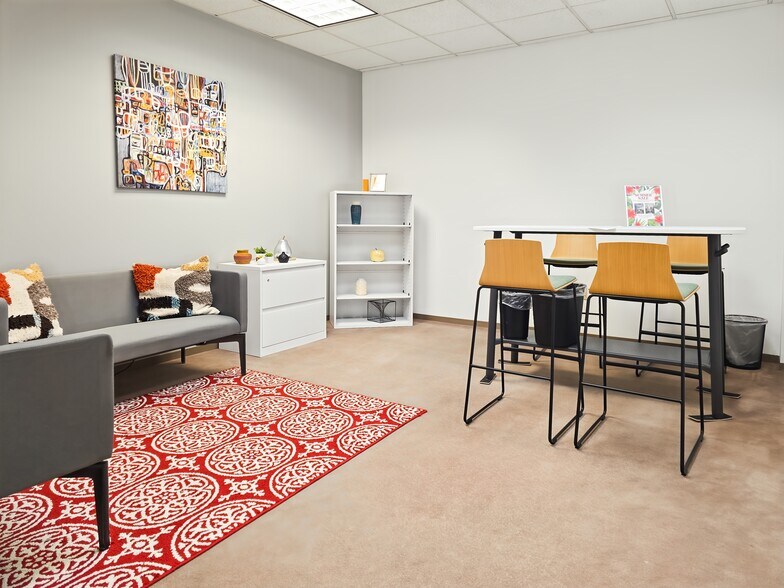 8215 Sw Tualatin Sherwood Rd, Tualatin, OR for lease - Interior Photo - Image 2 of 17