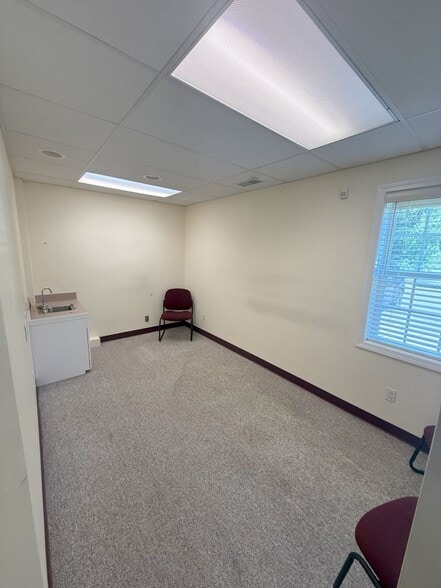 5 Durham Rd, Guilford, CT for lease - Building Photo - Image 3 of 6