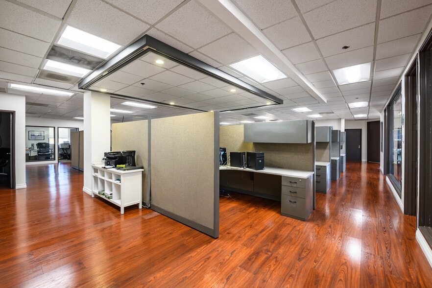 7301 Topanga Canyon Blvd, Canoga Park, CA for lease - Building Photo - Image 3 of 13