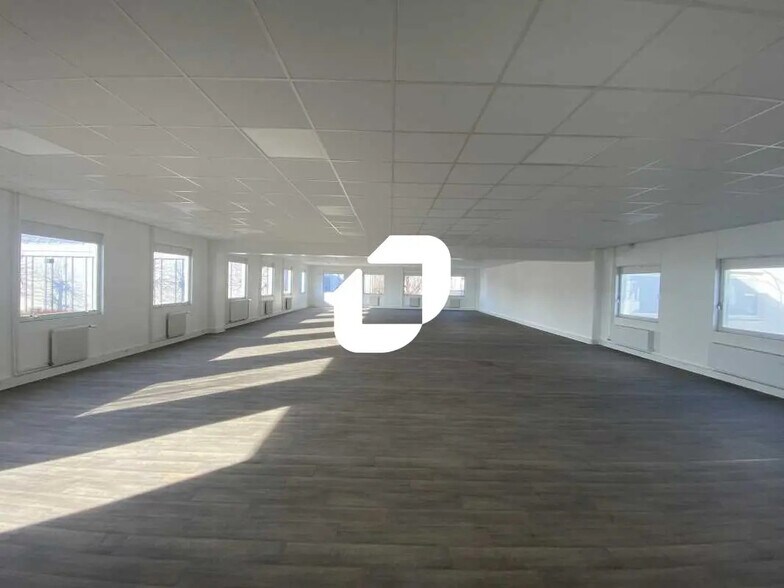 Office in Osny for sale - Interior Photo - Image 2 of 5