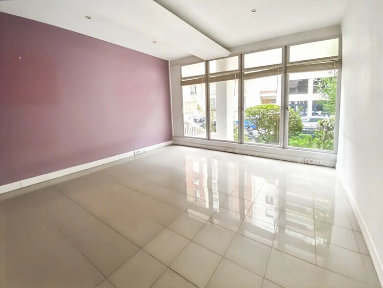 Office in Paris for lease - Building Photo - Image 1 of 6