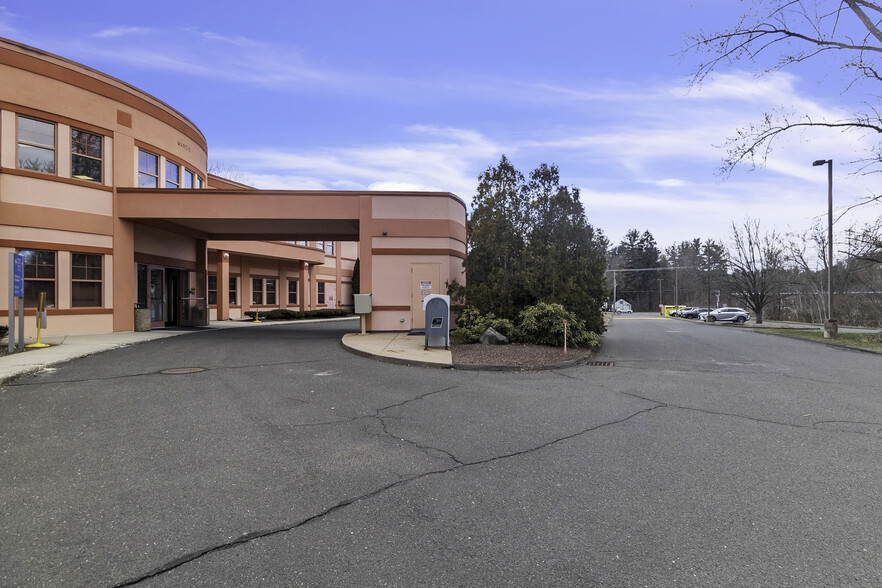 470 Granby Rd, South Hadley, MA for lease - Building Photo - Image 2 of 10