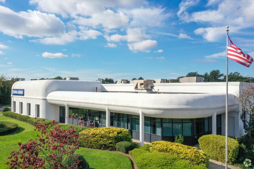 120 Commerce Dr, Hauppauge, NY for sale - Building Photo - Image 1 of 1