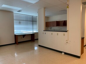 4131 W Loomis Rd, Greenfield, WI for lease Interior Photo- Image 2 of 7