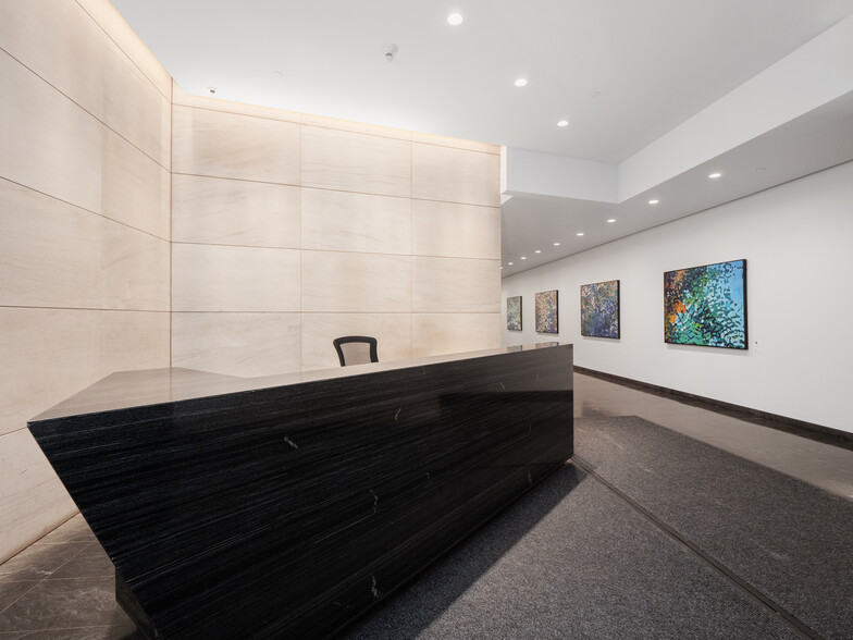 110 E 60th St, New York, NY for lease - Lobby - Image 2 of 13