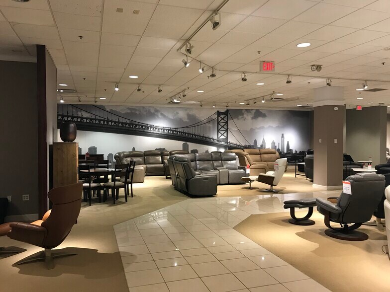 493 Route 38 W, Maple Shade Township, NJ for sale - Interior Photo - Image 1 of 1