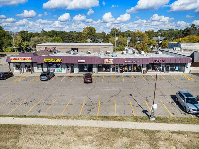 4670-4684 W Walton Blvd, Waterford, MI for lease - Building Photo - Image 1 of 3