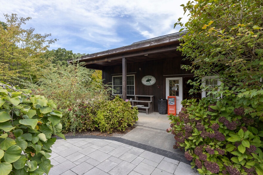 47 Tuckertown Rd, Wakefield, RI for sale - Building Photo - Image 2 of 13