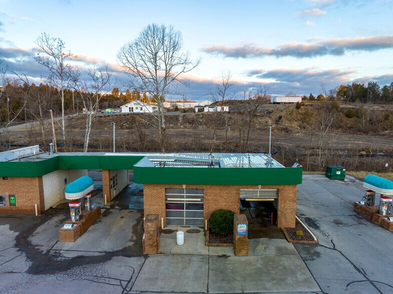 2721 N John B Dennis Hwy, Kingsport, TN 37660 Operating Car Wash