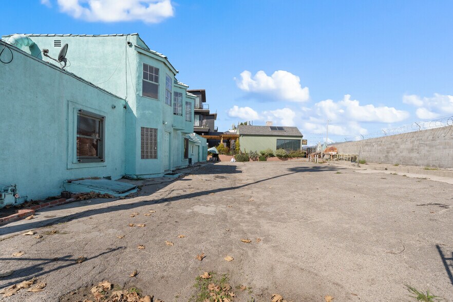 3051 N Coolidge Ave, Los Angeles, CA for sale - Primary Photo - Image 2 of 4