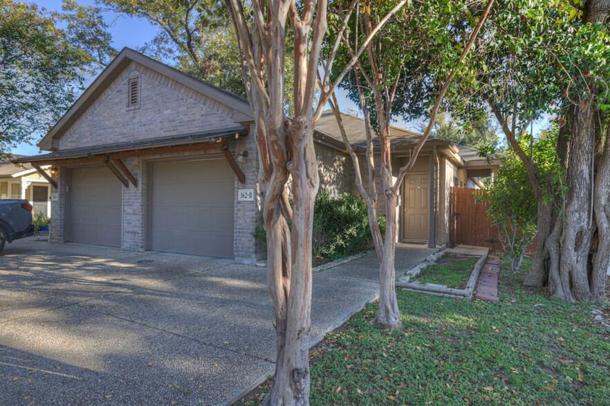 362 E Faust St, New Braunfels, TX for sale - Primary Photo - Image 1 of 25