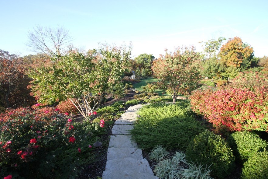 18555 Johnson Dr, Shawnee, KS 66218