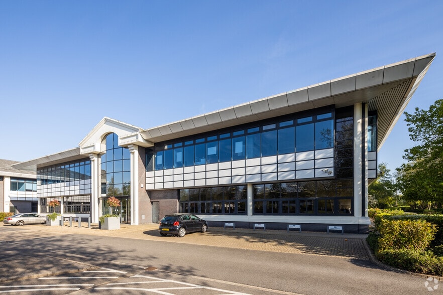 Riverside Way, Camberley for lease - Primary Photo - Image 1 of 7