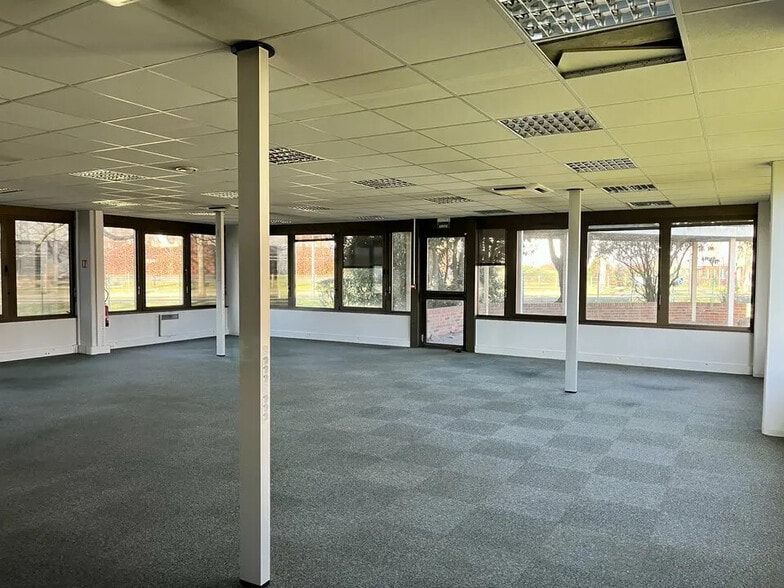 Office in Hoenheim for lease - Interior Photo - Image 2 of 2