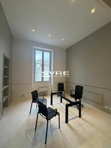 Office in Marseille for lease - Interior Photo - Image 3 of 7