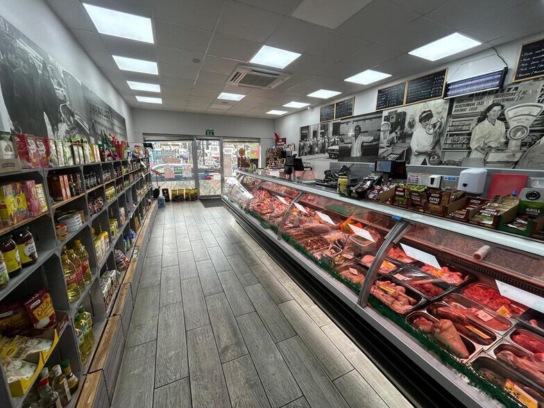 237 Imperial Dr, Harrow for lease - Building Photo - Image 3 of 10