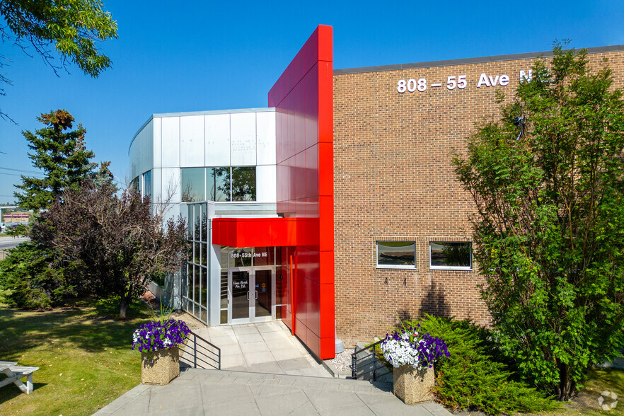 808-816 55th Ave NE, Calgary, AB for lease - Building Photo - Image 1 of 9