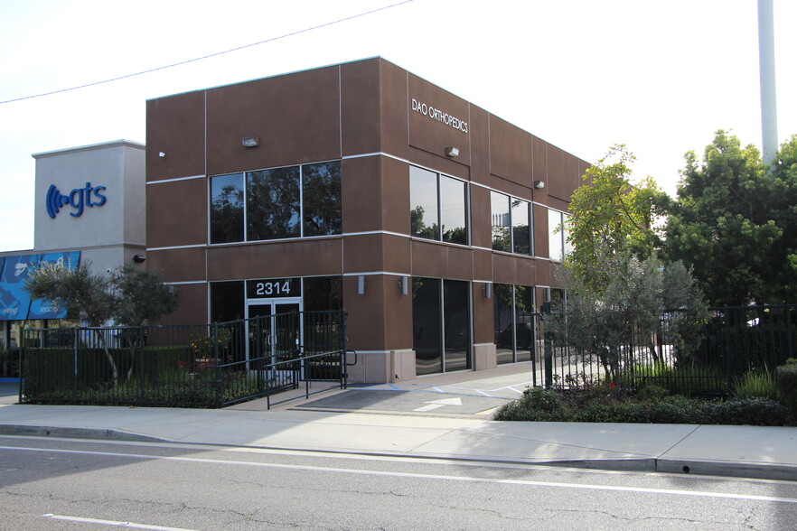 2314 Newport Blvd, Costa Mesa, CA for lease - Building Photo - Image 1 of 24