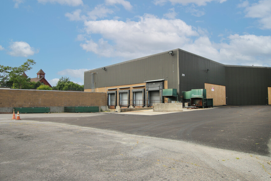 129 Commercial St, Malden, MA for lease - Building Photo - Image 2 of 17