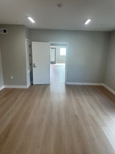 516 Ave Alhambra, El Granada, CA for lease - Interior Photo - Image 2 of 20