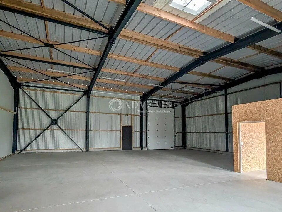 Location Local d'activités 200 m² - Photo 1