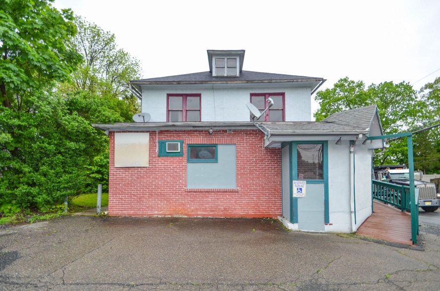 6618 S Delaware Ave, Martins Creek, PA 18063