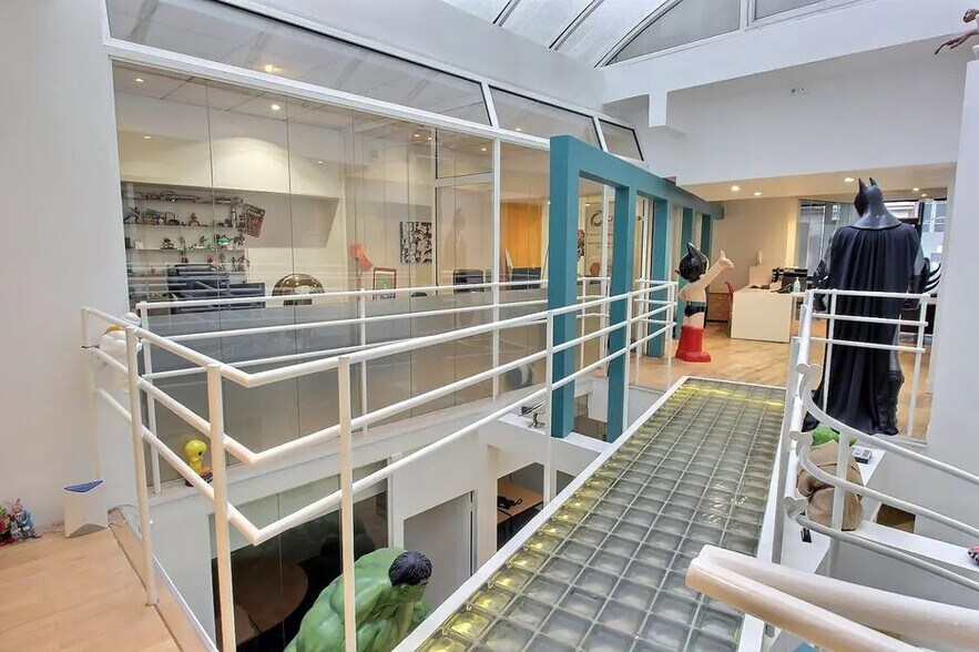 Office in Paris for lease - Interior Photo - Image 3 of 11