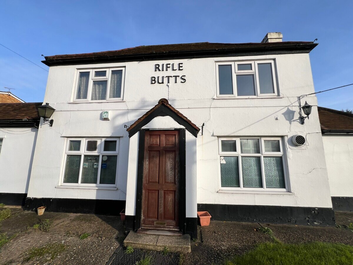 421 London Rd, High HP11 1EL Rifle Butts