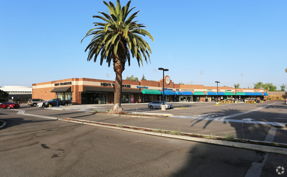 300-450 E Huntington Dr, Arcadia, CA for lease - Building Photo - Image 2 of 3