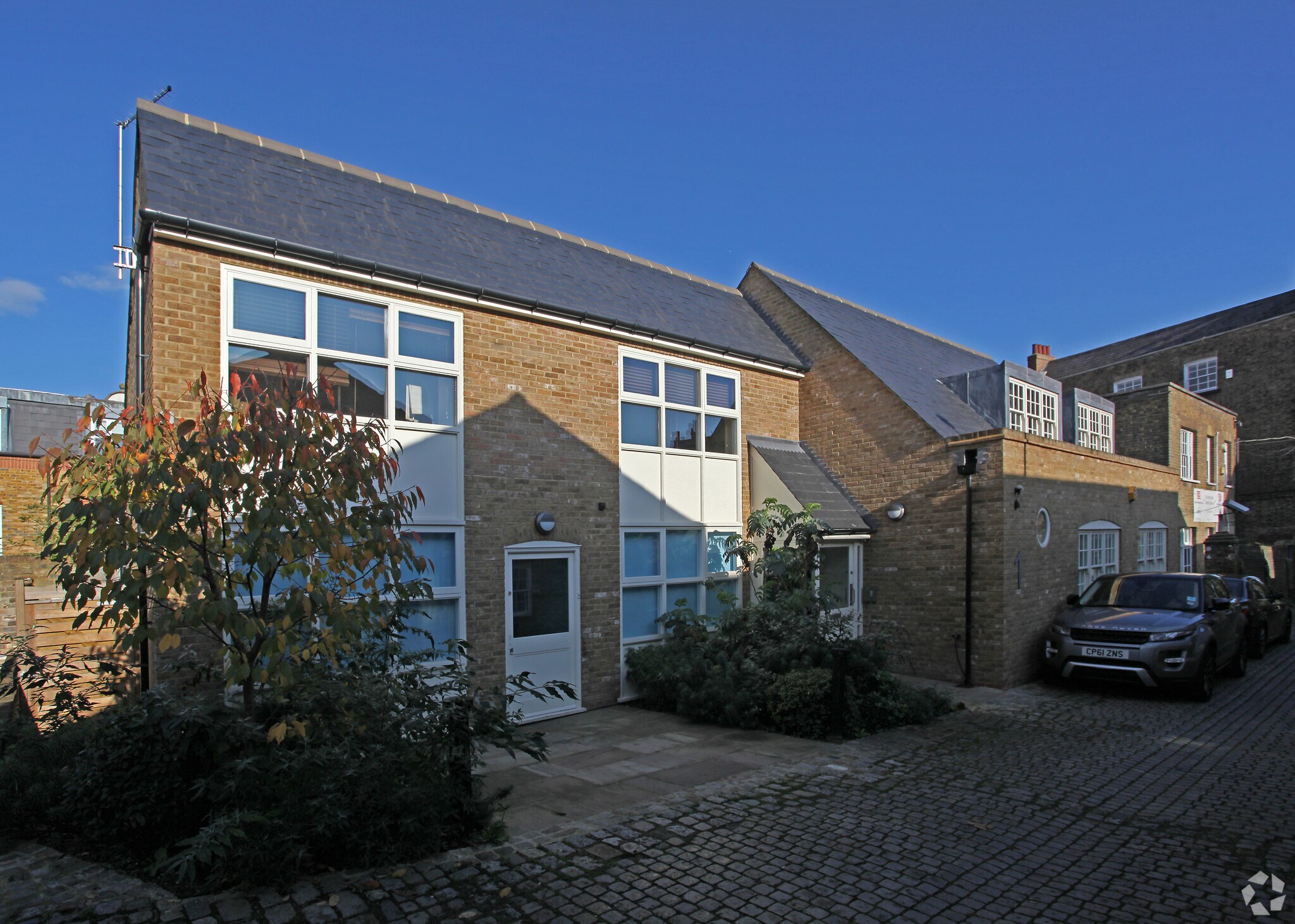 1 Scout Ln, London for sale Primary Photo- Image 1 of 1