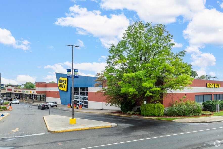 646-688 Sunrise Hwy, Baldwin, NY for sale - Primary Photo - Image 1 of 1