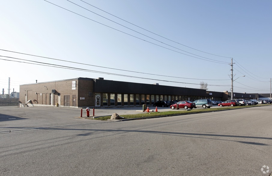 1310-1330 Blundell Rd, Mississauga, ON for lease - Primary Photo - Image 1 of 2
