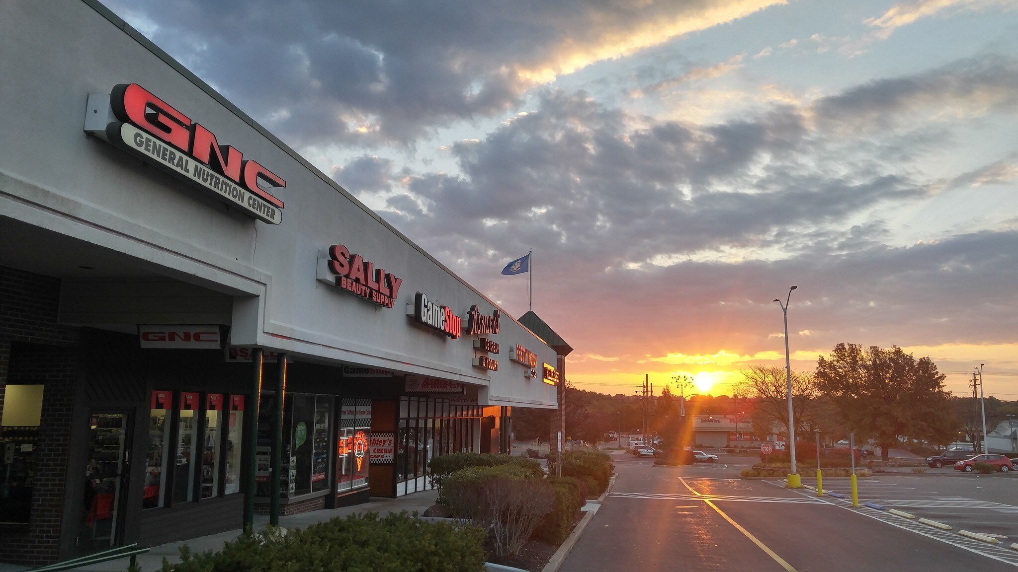 2100 Dixwell Ave, Hamden, CT 06514 Hamden Plaza