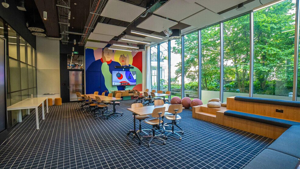 Office in Paris for lease - Building Photo - Image 2 of 6