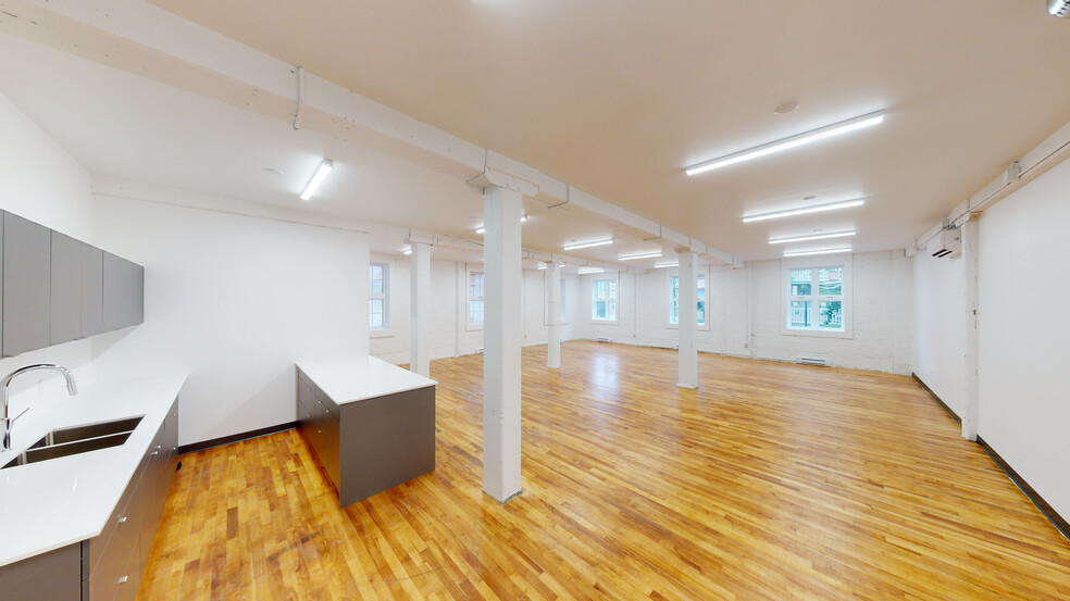 305 Rue de Bellechasse, Montréal, QC for lease - Matterport 3D Scan - Image 2 of 16