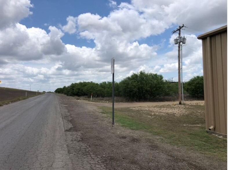 000 35 Frontage, Encinal, TX for sale - Building Photo - Image 3 of 5