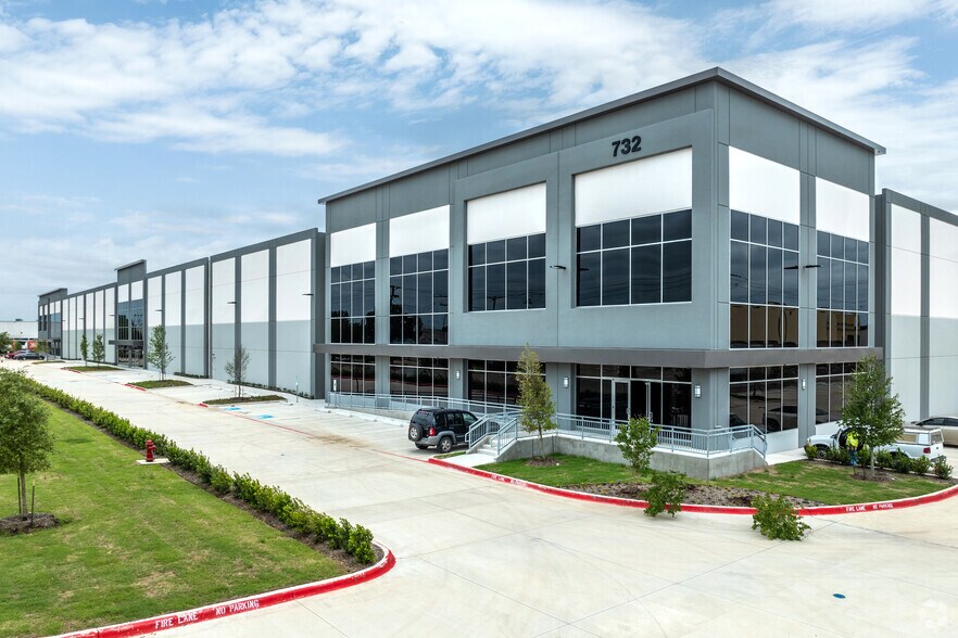 732 Avenue R, Grand Prairie, TX for sale - Primary Photo - Image 1 of 1
