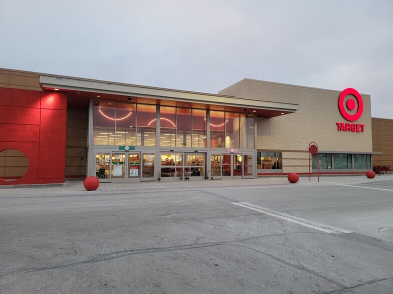 2453-2587 Sycamore Rd, Dekalb, IL for lease - Building Photo - Image 3 of 9