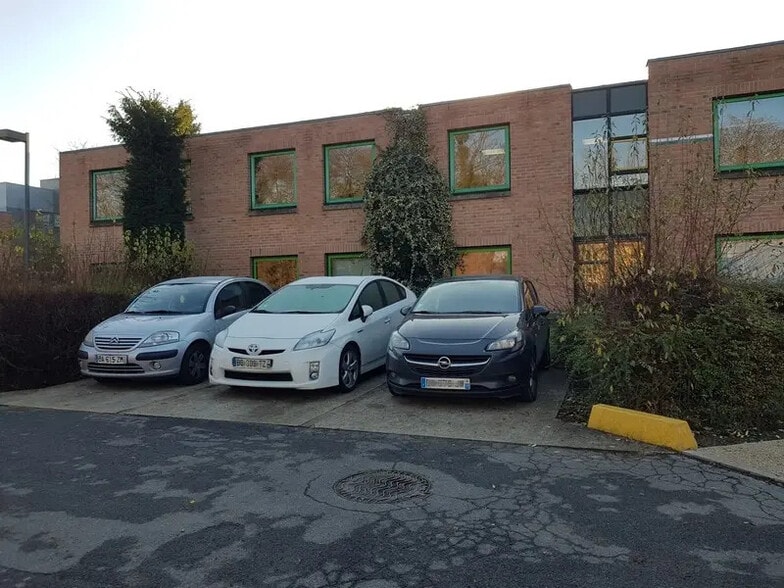 Rue De La Maison Rouge, Lognes for sale - Building Photo - Image 3 of 11