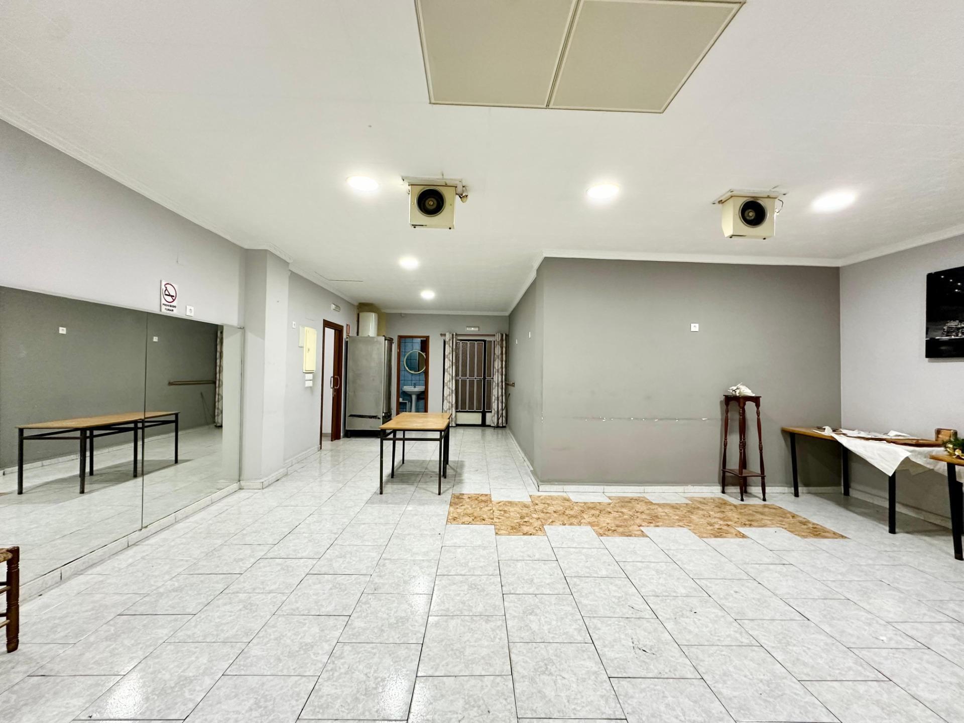 Retail in L'Alcúdia for sale Building Photo- Image 1 of 38