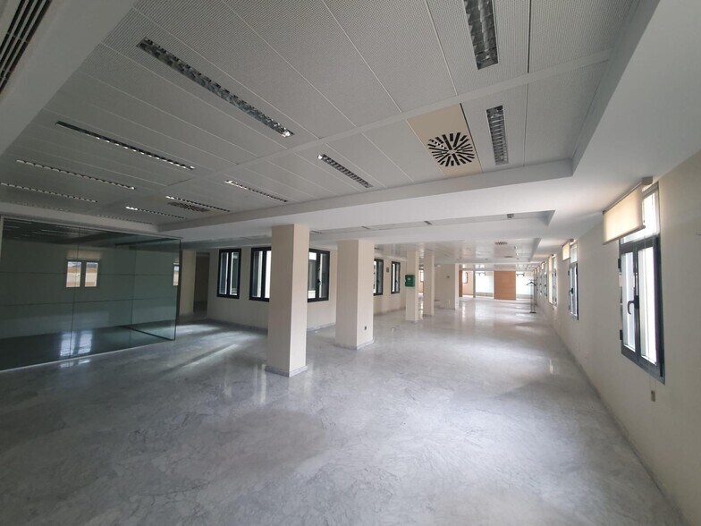 Office in SEVILLA for lease - Building Photo - Image 1 of 12