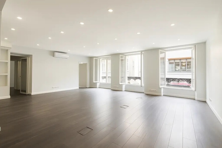 29 Rue Des Jeuneurs, Paris for lease - Interior Photo - Image 2 of 6